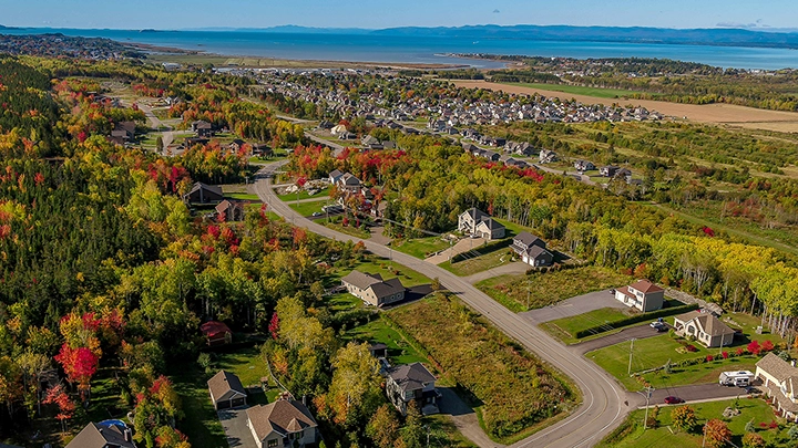 Photo par dronerdl d''un développement résidentiel Rimouski